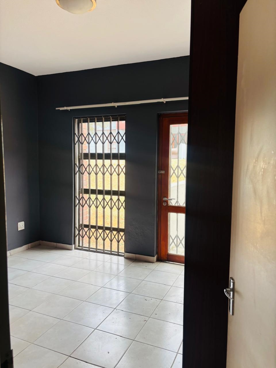 2 Bedroom Property for Sale in Noordwyk Gauteng