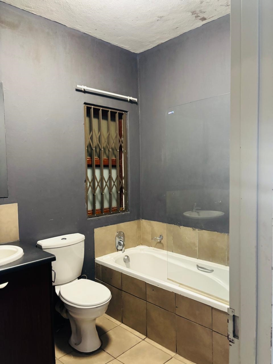 2 Bedroom Property for Sale in Noordwyk Gauteng