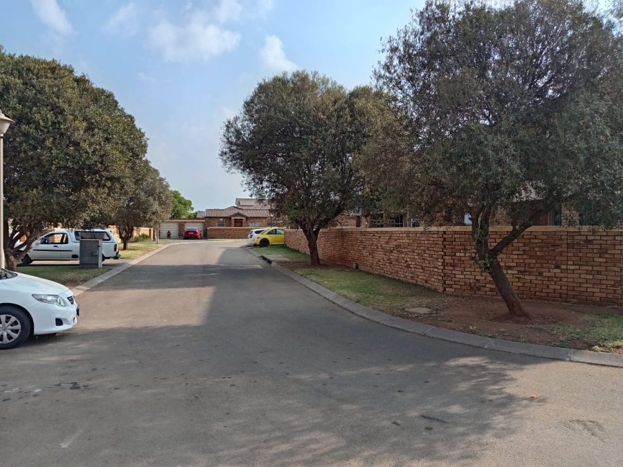 To Let 3 Bedroom Property for Rent in Honeydew Gauteng