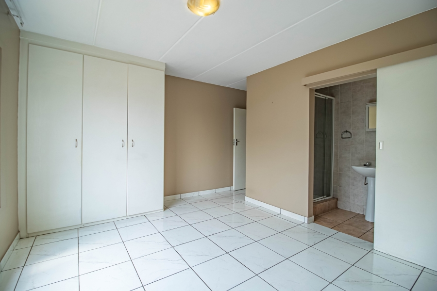 2 Bedroom Property for Sale in Oriel Gauteng