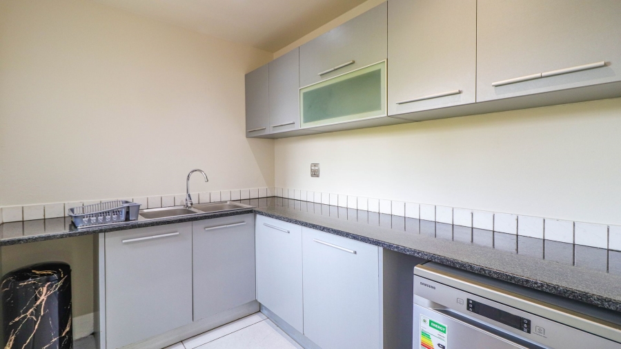 To Let 4 Bedroom Property for Rent in Strathavon Gauteng