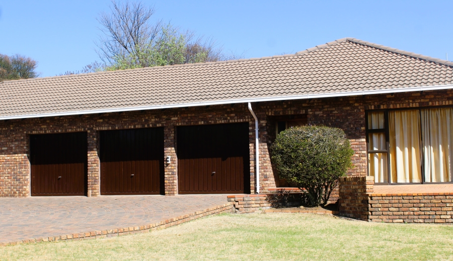 2 Bedroom Property for Sale in Glen Austin Gauteng