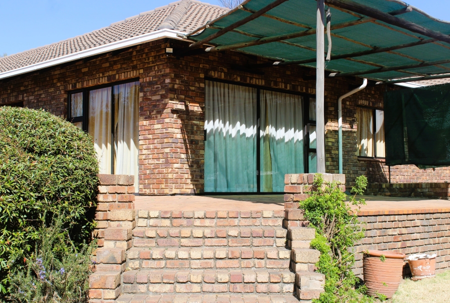 2 Bedroom Property for Sale in Glen Austin Gauteng