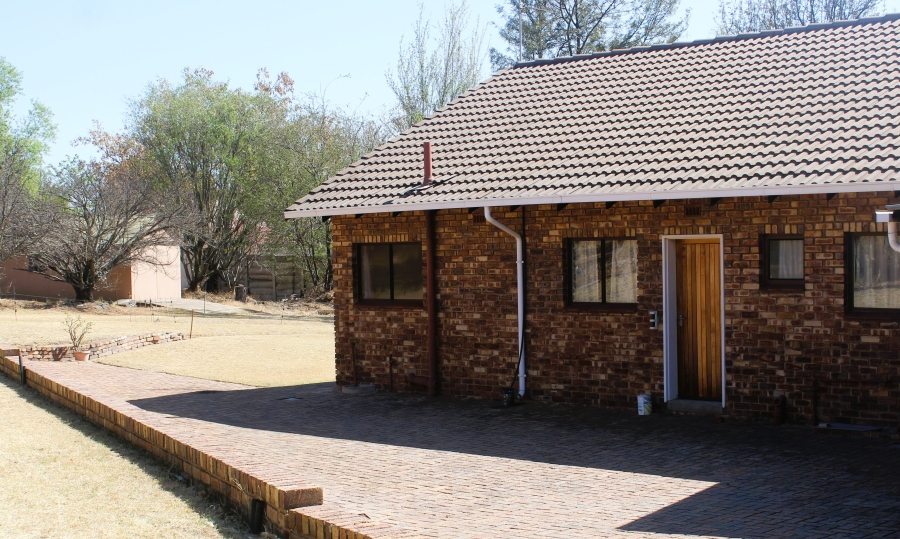 2 Bedroom Property for Sale in Glen Austin Gauteng