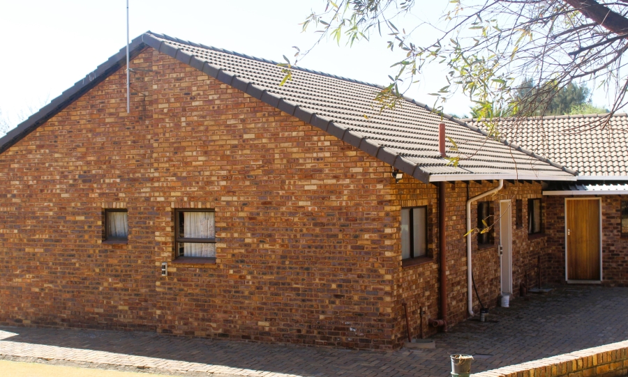 2 Bedroom Property for Sale in Glen Austin Gauteng