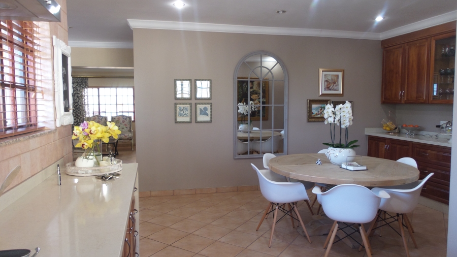 To Let 4 Bedroom Property for Rent in Sterrewag Gauteng