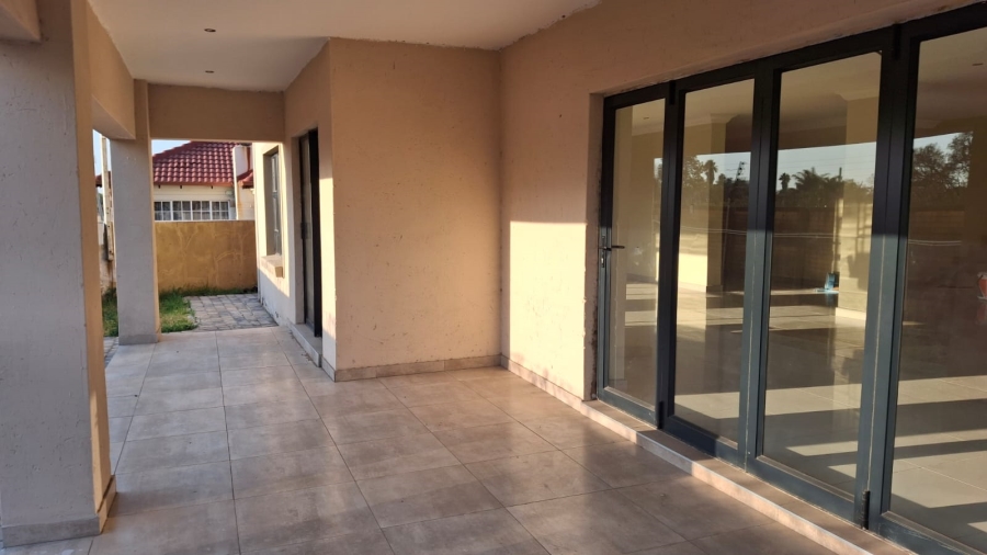 To Let 5 Bedroom Property for Rent in Willow Park Manor Gauteng