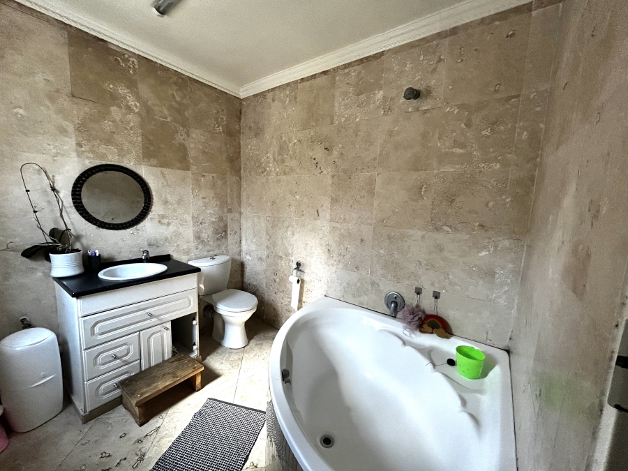 3 Bedroom Property for Sale in Oaklands Gauteng