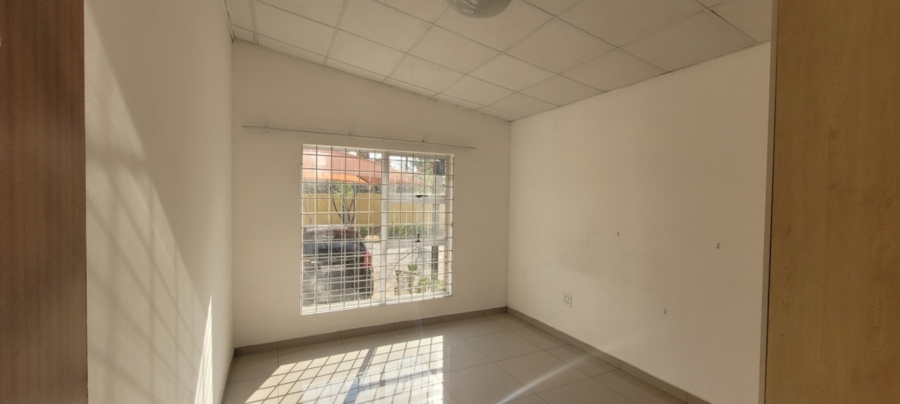 To Let 2 Bedroom Property for Rent in Three Rivers Gauteng