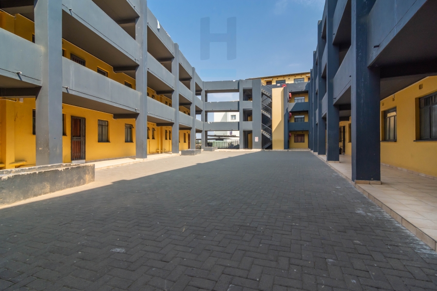 2 Bedroom Property for Sale in Fleurhof Gauteng