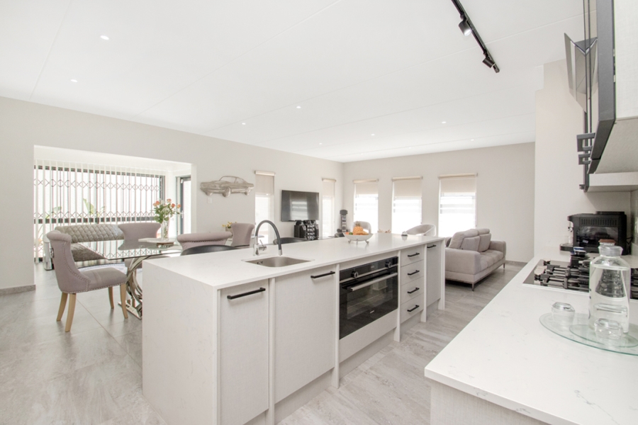 5 Bedroom Property for Sale in Carlswald Gauteng