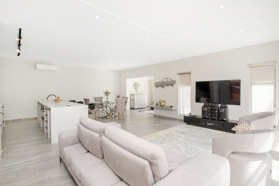 5 Bedroom Property for Sale in Carlswald Gauteng