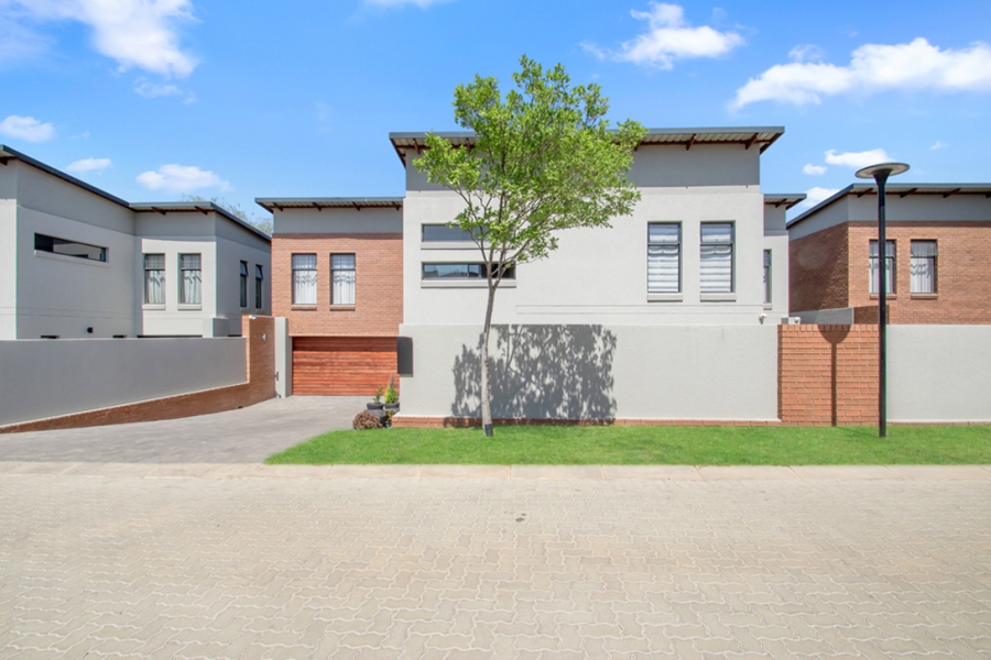 5 Bedroom Property for Sale in Carlswald Gauteng