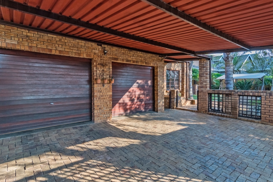 4 Bedroom Property for Sale in Helderkruin Gauteng