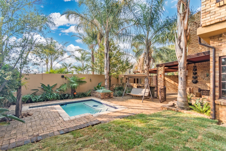 4 Bedroom Property for Sale in Helderkruin Gauteng