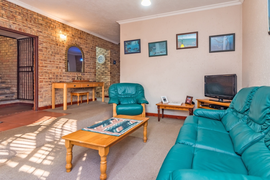 4 Bedroom Property for Sale in Helderkruin Gauteng