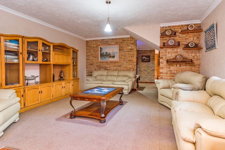 4 Bedroom Property for Sale in Helderkruin Gauteng