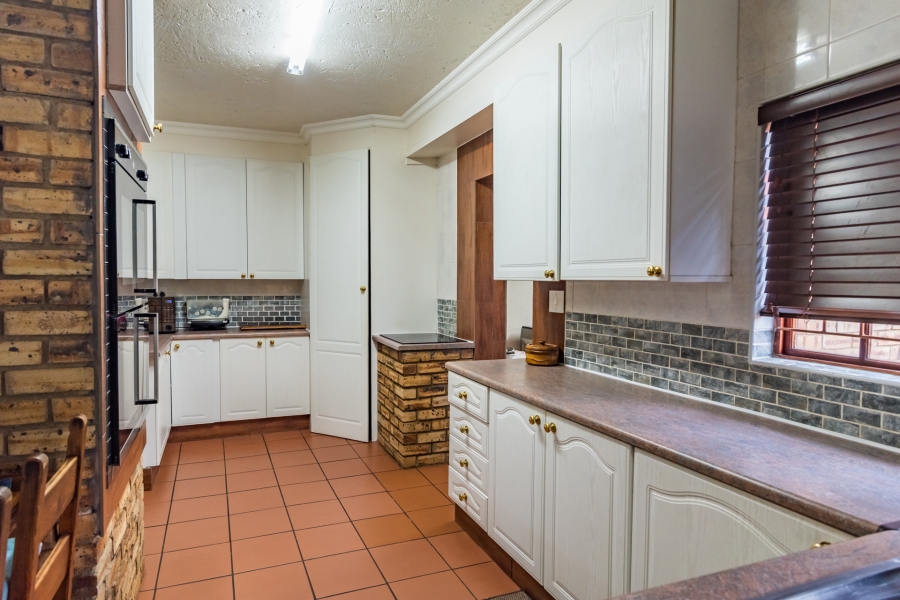 4 Bedroom Property for Sale in Helderkruin Gauteng