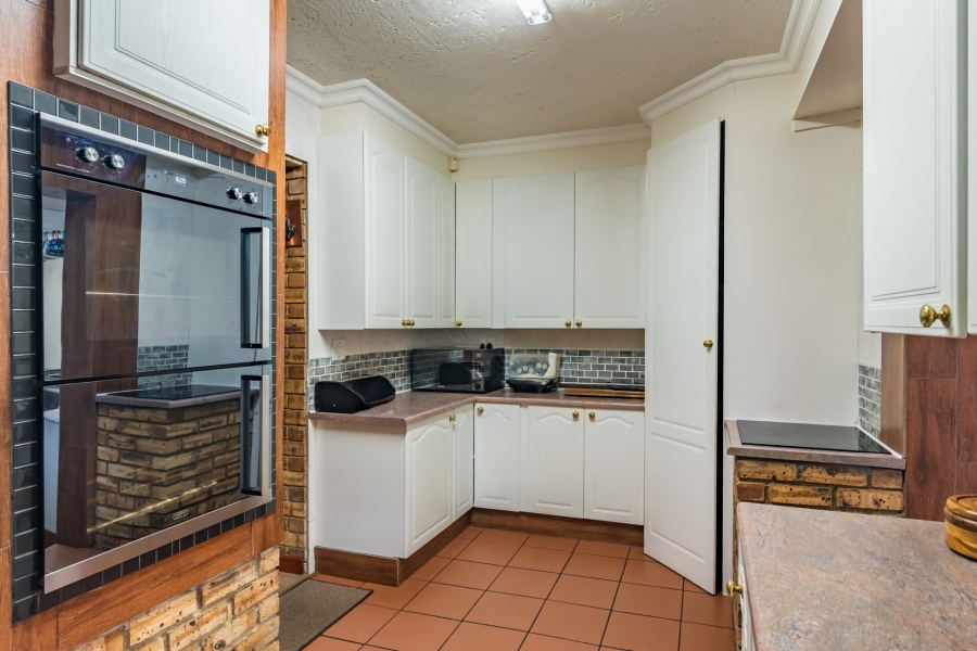 4 Bedroom Property for Sale in Helderkruin Gauteng