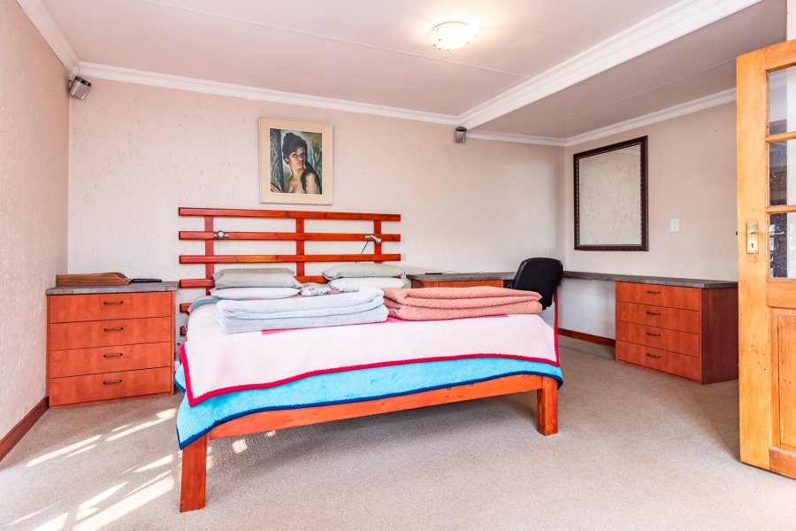 4 Bedroom Property for Sale in Helderkruin Gauteng