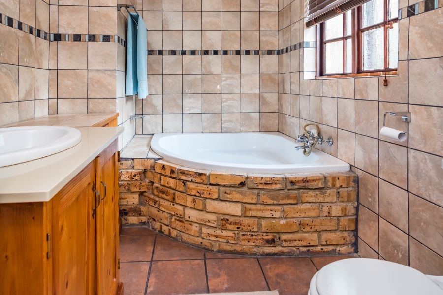 4 Bedroom Property for Sale in Helderkruin Gauteng