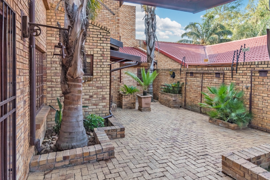 4 Bedroom Property for Sale in Helderkruin Gauteng