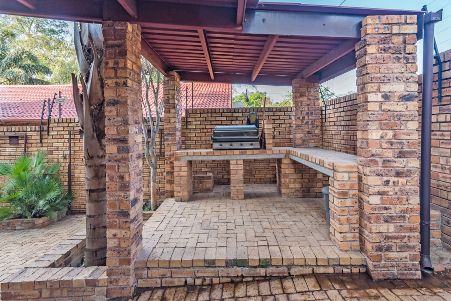 4 Bedroom Property for Sale in Helderkruin Gauteng