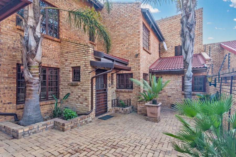 4 Bedroom Property for Sale in Helderkruin Gauteng