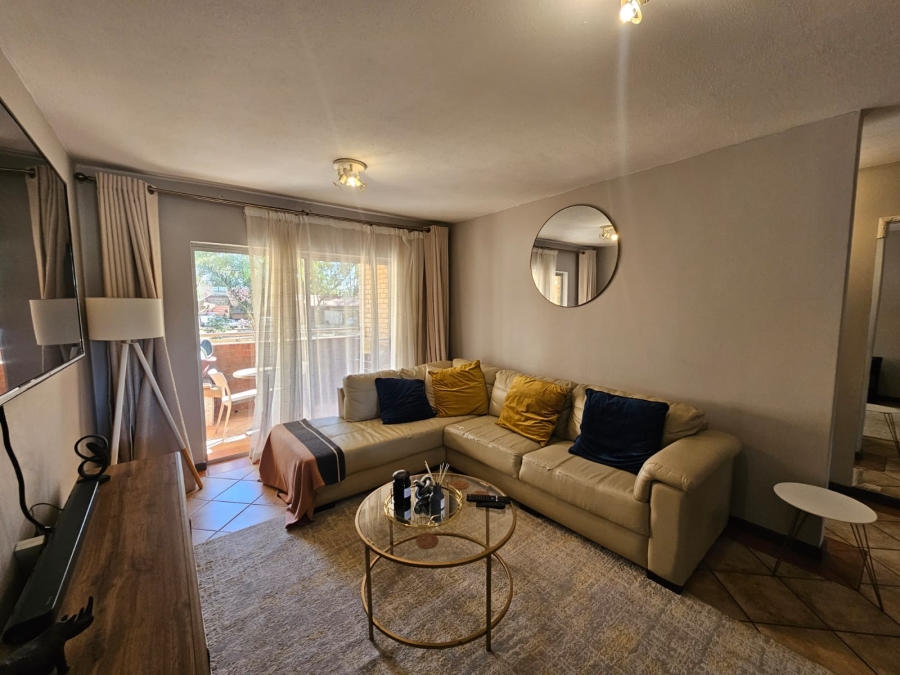 2 Bedroom Property for Sale in Die Hoewes Gauteng