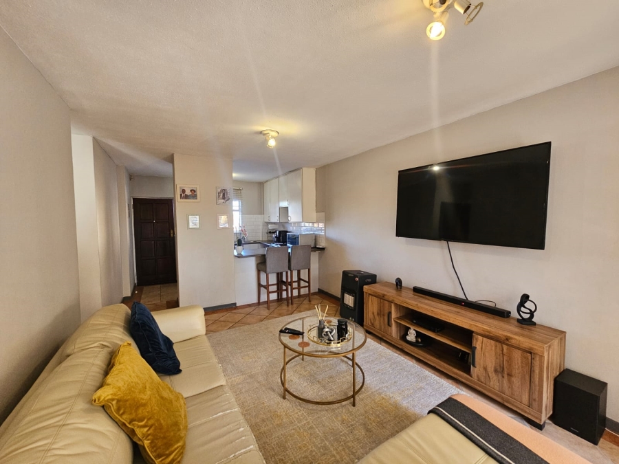 2 Bedroom Property for Sale in Die Hoewes Gauteng
