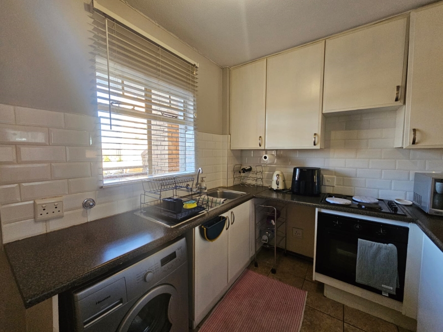 2 Bedroom Property for Sale in Die Hoewes Gauteng