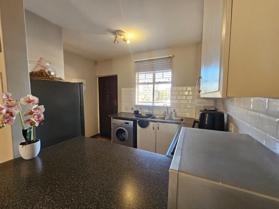 2 Bedroom Property for Sale in Die Hoewes Gauteng