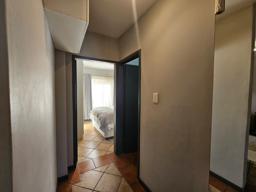 2 Bedroom Property for Sale in Die Hoewes Gauteng