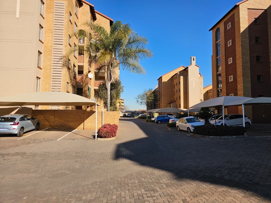 2 Bedroom Property for Sale in Die Hoewes Gauteng
