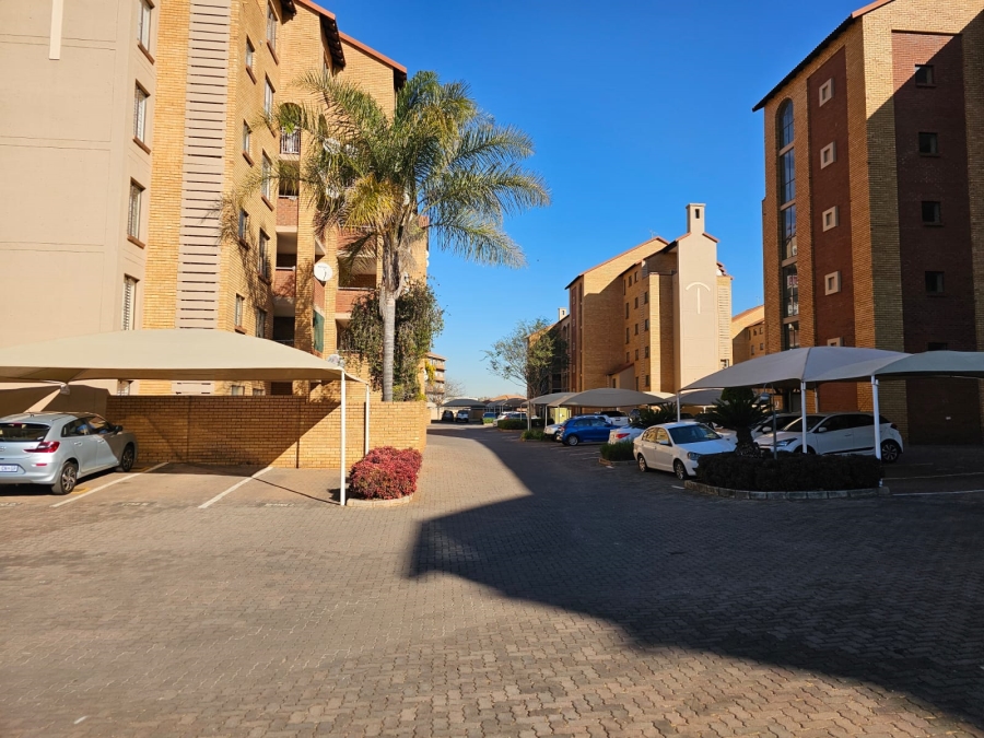 2 Bedroom Property for Sale in Die Hoewes Gauteng