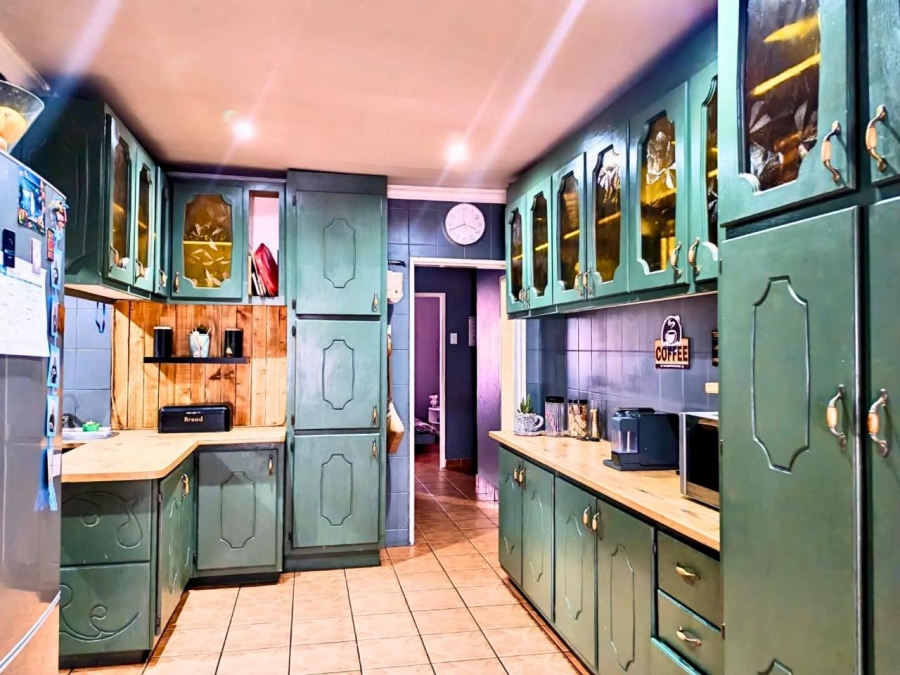 4 Bedroom Property for Sale in Vanderbijlpark Cw 6 Gauteng
