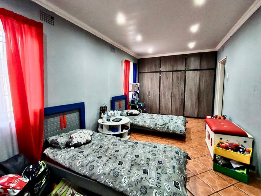 4 Bedroom Property for Sale in Vanderbijlpark Cw 6 Gauteng