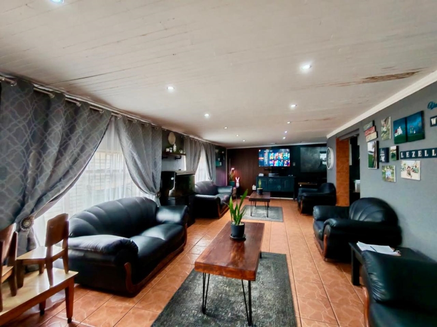4 Bedroom Property for Sale in Vanderbijlpark Cw 6 Gauteng