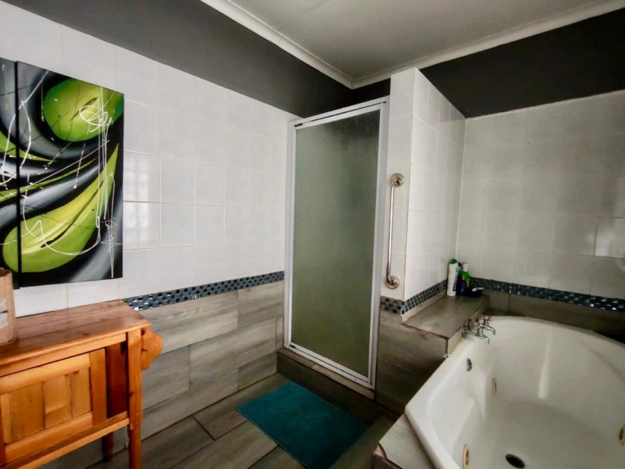 4 Bedroom Property for Sale in Vanderbijlpark Cw 6 Gauteng