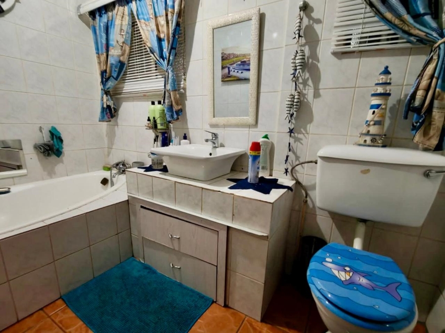 4 Bedroom Property for Sale in Vanderbijlpark Cw 6 Gauteng