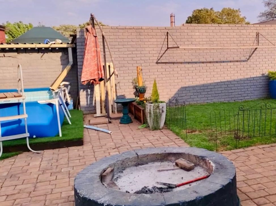 4 Bedroom Property for Sale in Vanderbijlpark Cw 6 Gauteng