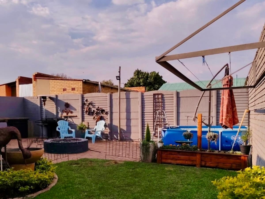 4 Bedroom Property for Sale in Vanderbijlpark Cw 6 Gauteng