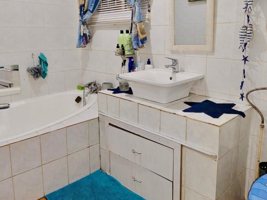 4 Bedroom Property for Sale in Vanderbijlpark Cw 6 Gauteng