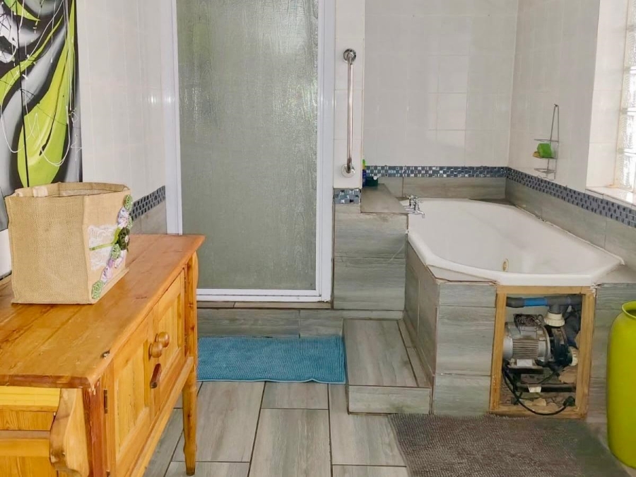 4 Bedroom Property for Sale in Vanderbijlpark Cw 6 Gauteng