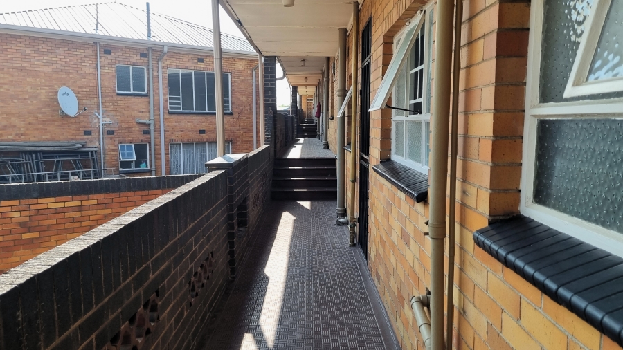 2 Bedroom Property for Sale in Parkhill Gardens Gauteng