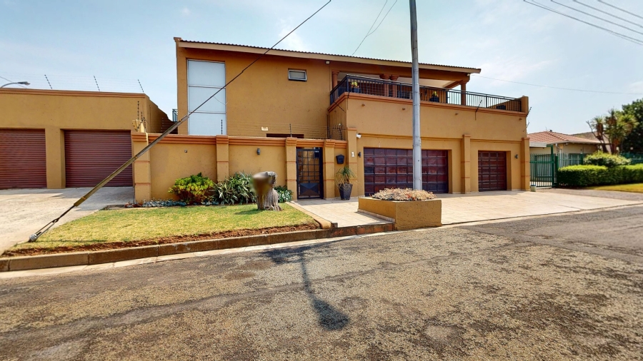 5 Bedroom Property for Sale in Dawnview Gauteng