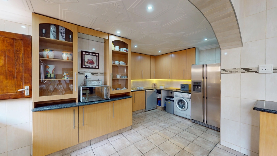 5 Bedroom Property for Sale in Dawnview Gauteng