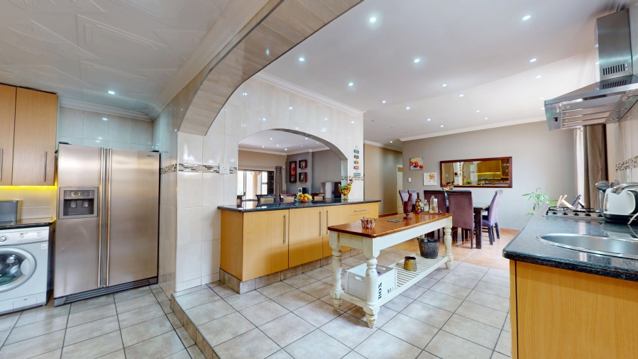 5 Bedroom Property for Sale in Dawnview Gauteng