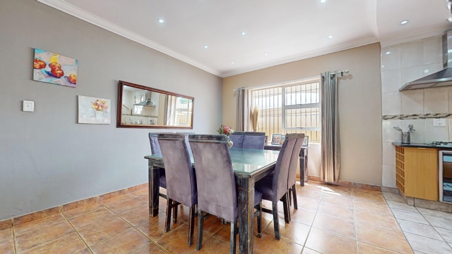 5 Bedroom Property for Sale in Dawnview Gauteng