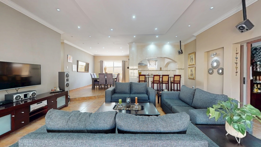 5 Bedroom Property for Sale in Dawnview Gauteng